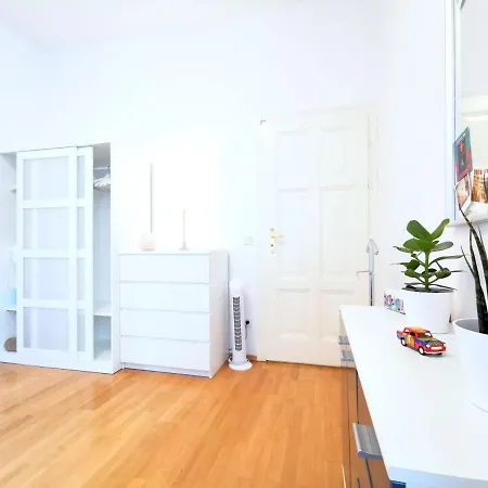 Ding-Tom Sofia Wonderful Aparts Homestay Sofia
